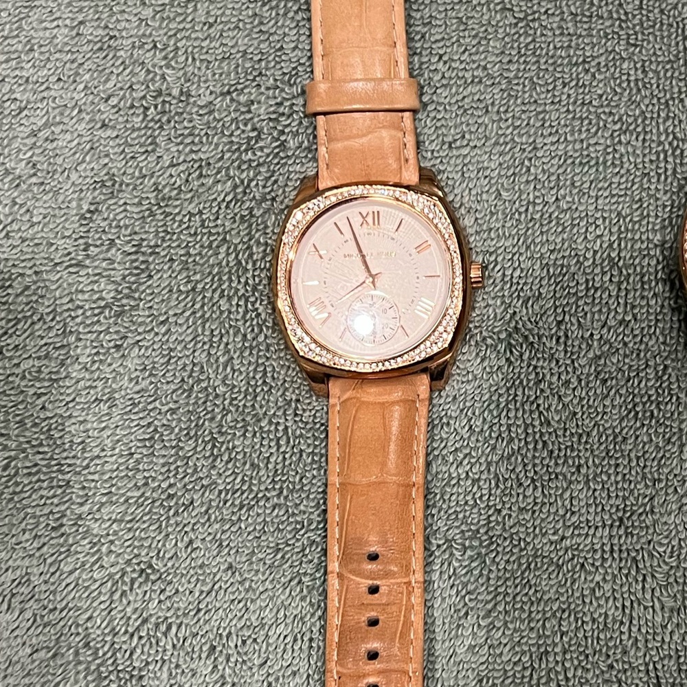 Michael Kors Tan Leather Watch - Picture 7 of 7